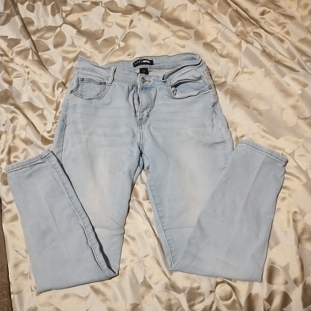 Fashion Nova Light Wash Skinny Jeans - Pale Blue
